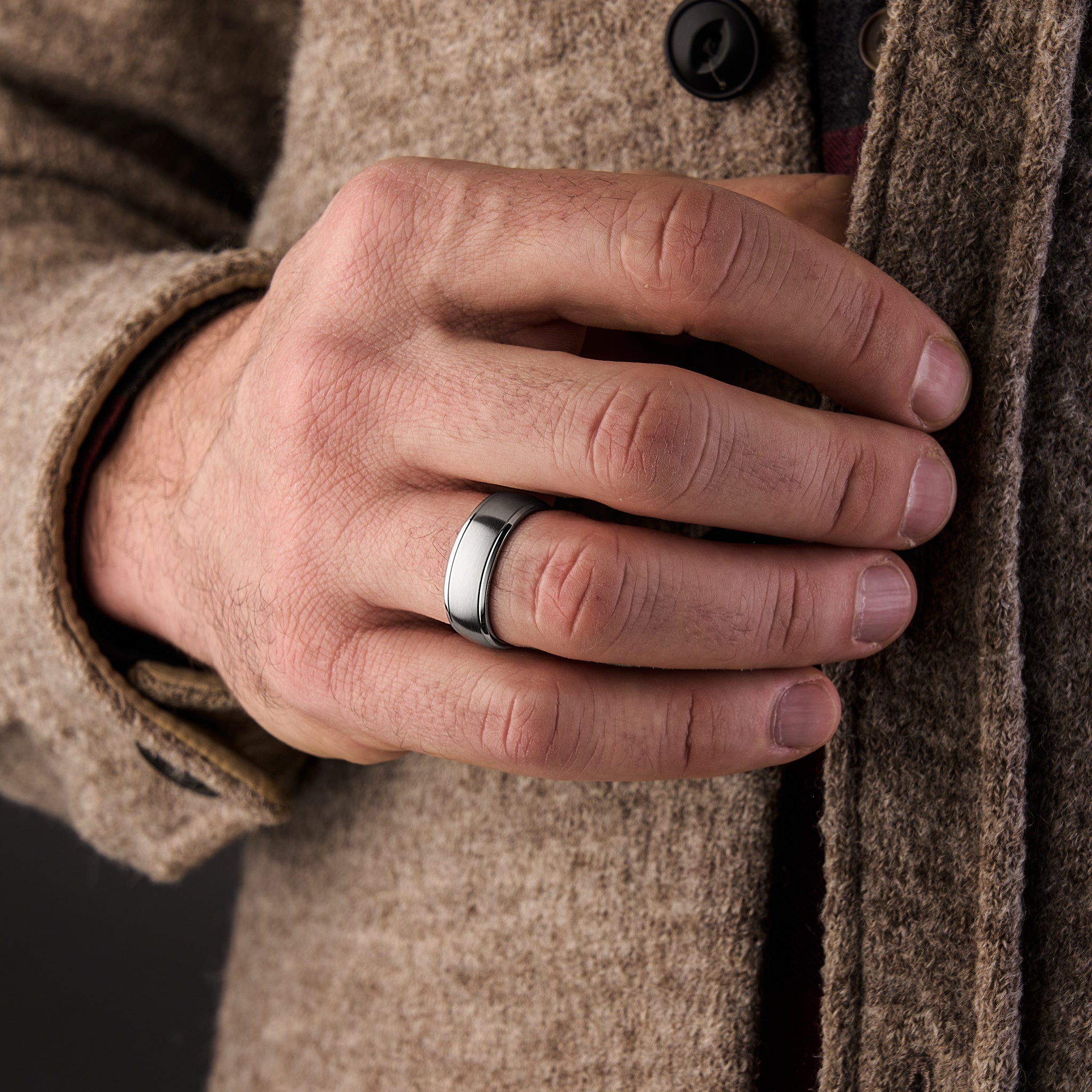 Matt silberner Edelstahlring mit Gravur