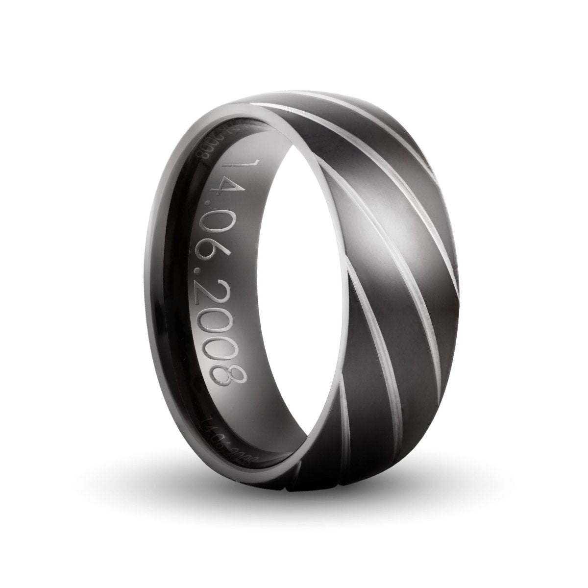 Schwarz gestreifter Titanring mit Gravur - Papasplatz