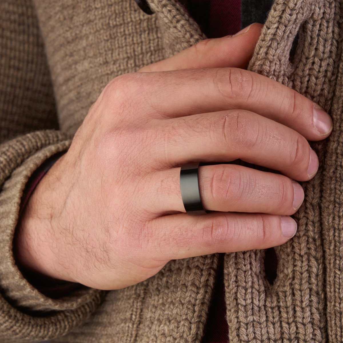 Schwarzer Titanring mit Gravur - Papasplatz