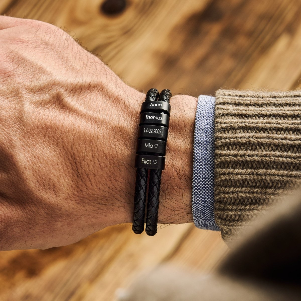 T - Bar Lederarmband mit gravierten Beads - Papasplatz