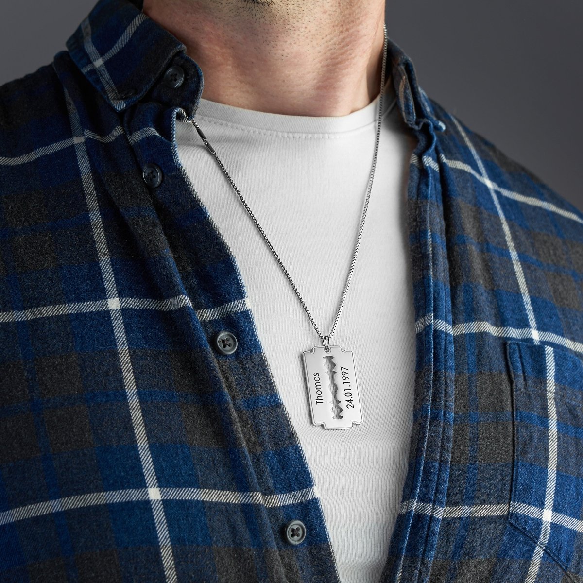 Halskette mit gravierter Rasierklinge - Papasplatz