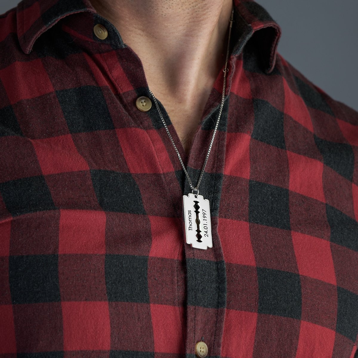 Halskette mit gravierter Rasierklinge - Papasplatz