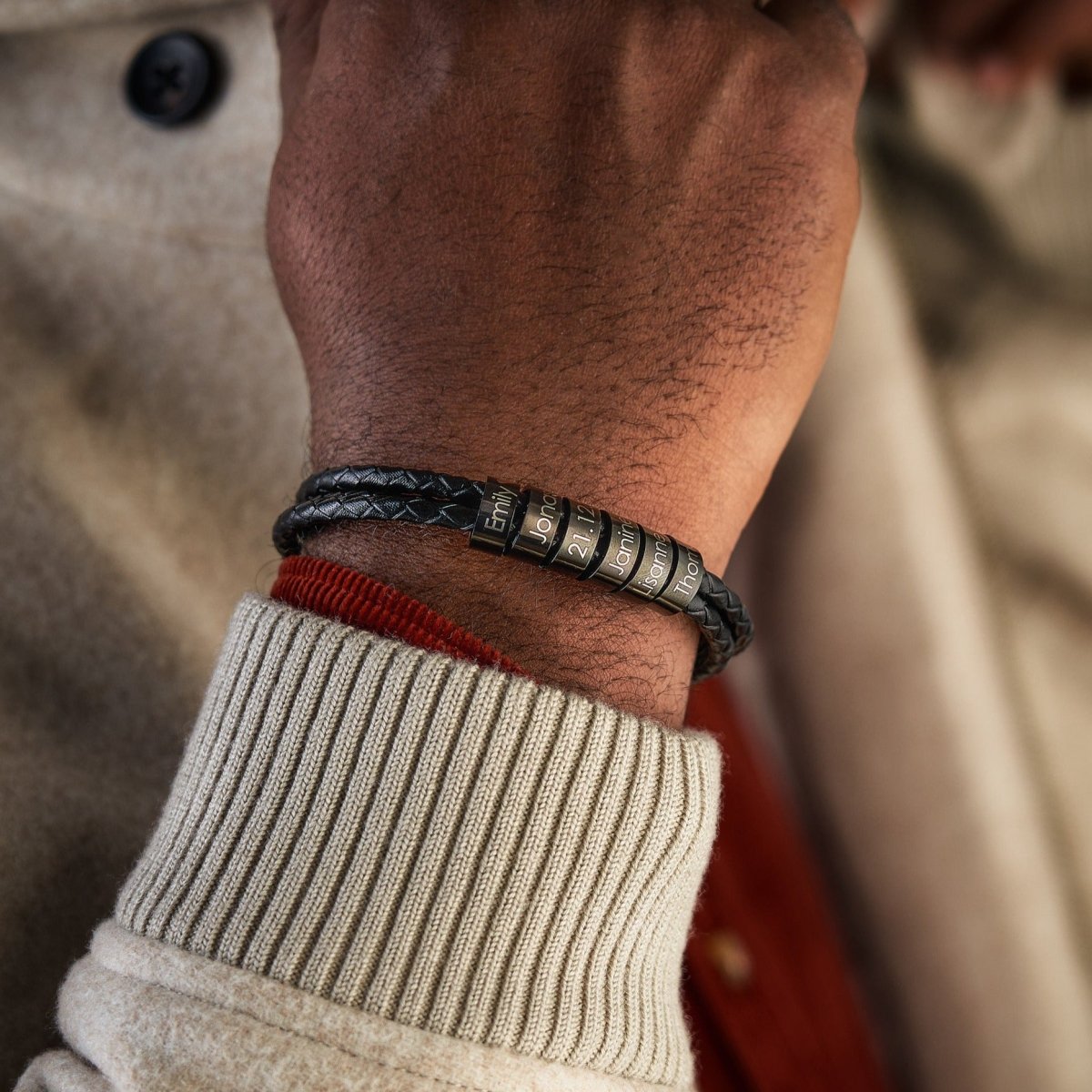 Lederarmband mit gravierten schwarzen Ringen - Papasplatz